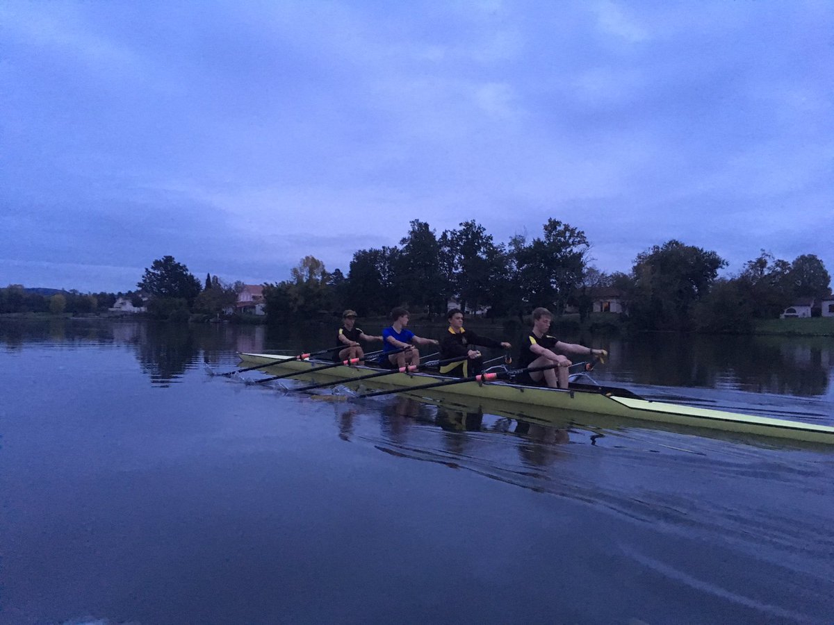 HamptonRowing's tweet photo. It’s been a bit of a #grey day today in comparison to others in #Temple2018. Excellent conditions though! #noexcuses #blackandyellow https://t.co/egn3LDVUeV