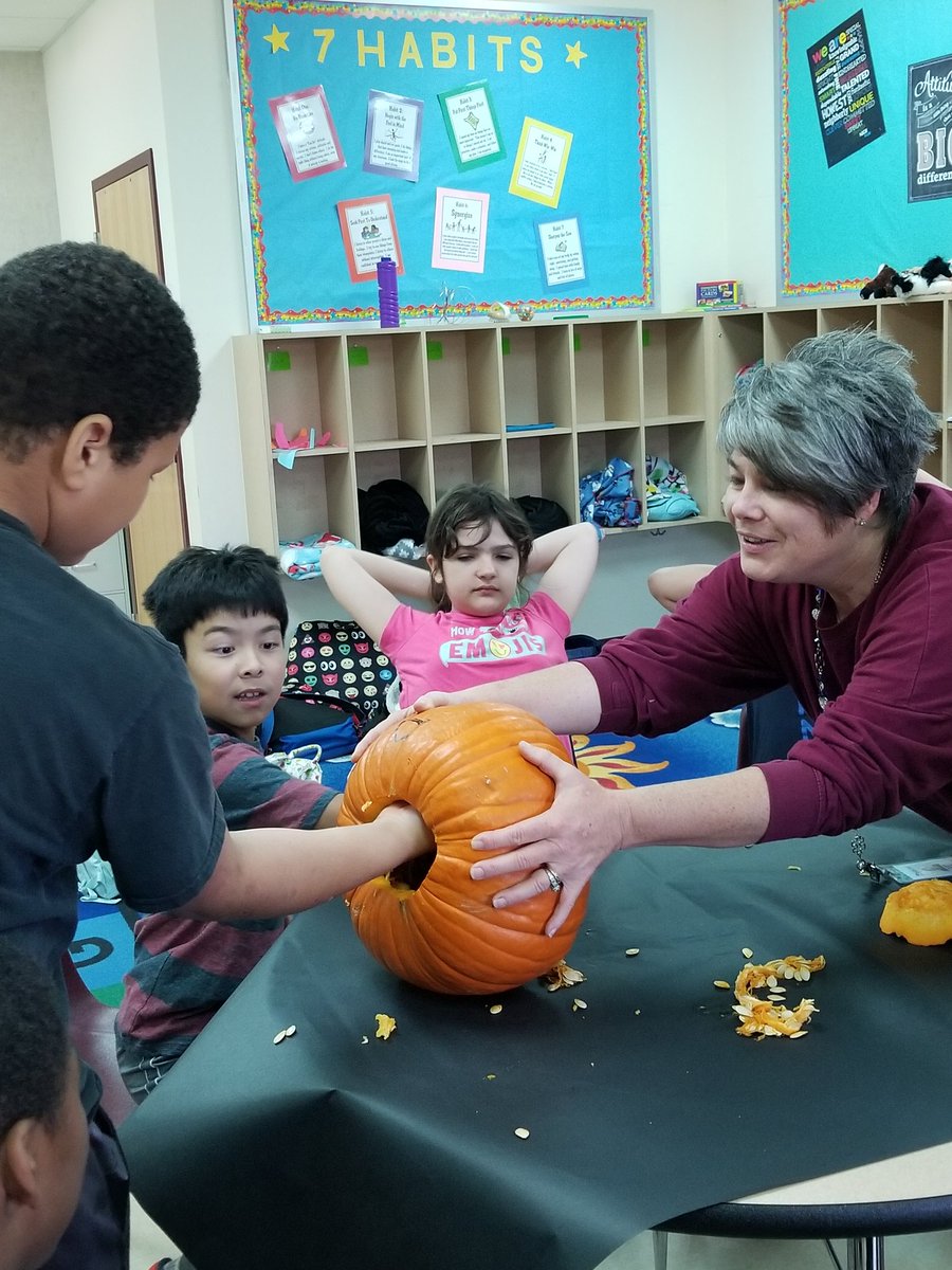 MichelleD71671's tweet photo. Pumpkin exploration #leadlikeapatriot #jacknation https://t.co/vBYsEi3yIe