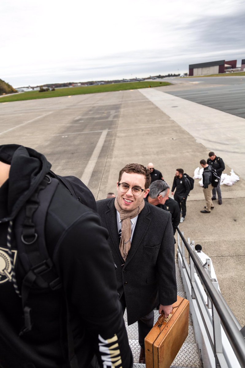 ArmyFBVideo's tweet image. Army video flies in style