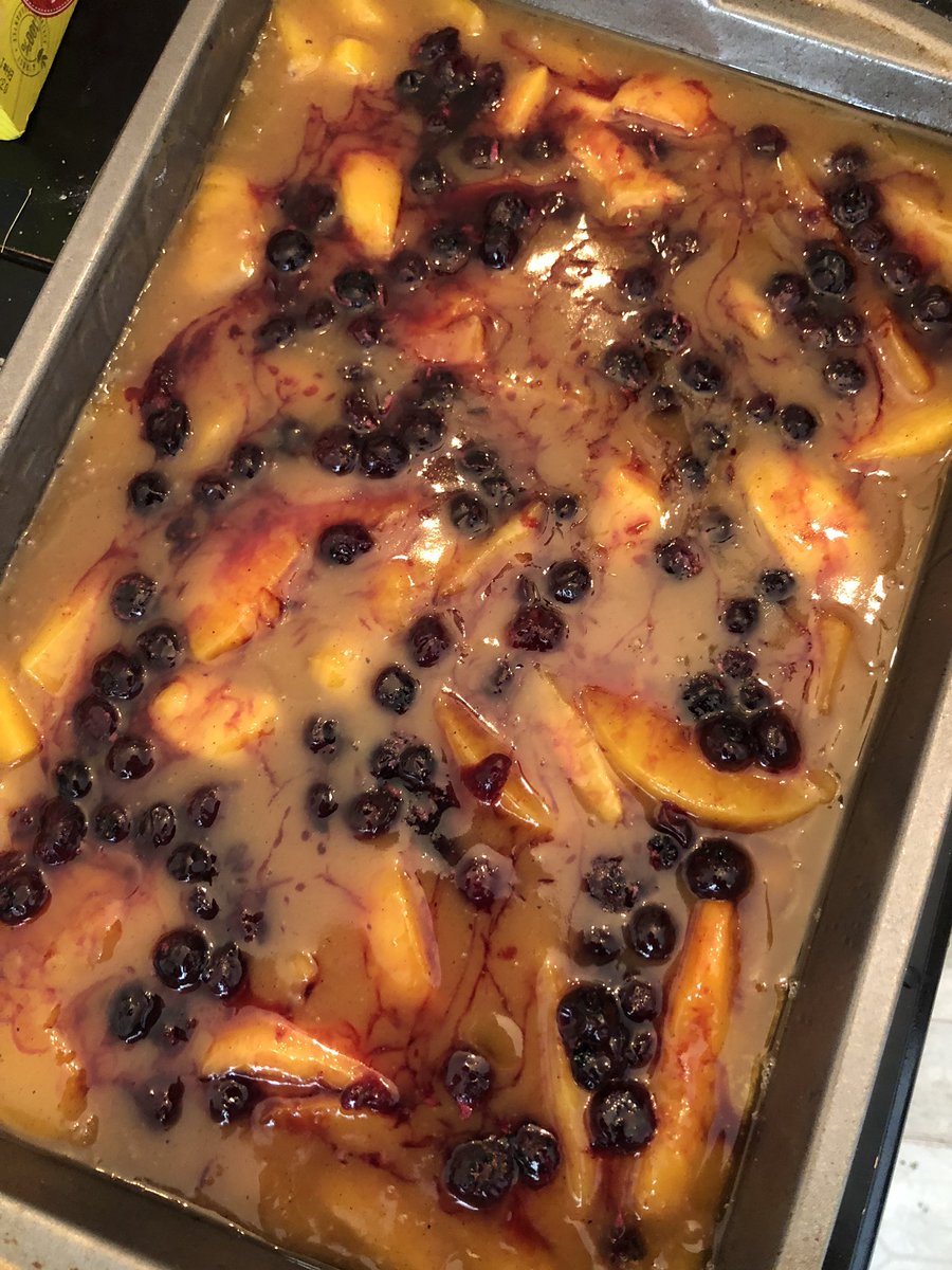 ItzSiimba21's tweet photo. Blueberry Peach Cobbler in the making #LabWork101 #ChefSiimba https://t.co/uOf0qxcxWL