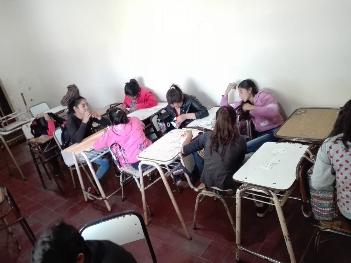 Vale21082's tweet photo. Trabajos sobre la violencia de género con alumnos de primer año Anexo rio del valle
Acompañamiento a las trayectorias https://t.co/KYBUrdMd1u