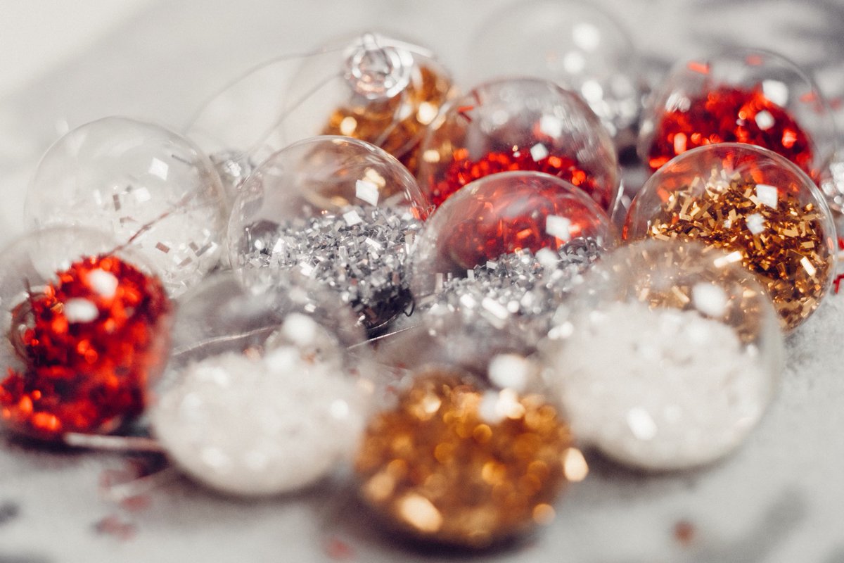 CapitolTree2018's tweet photo. There are so many fun Christmas crafts! We love these DIY ornaments. You can get glass ornaments and fill them with tinsel! 

#christmas #christmascrqfts #diy #christmaslove #ornaments #capitoltree #onetreeonetownonesweetyear🎄🎄🎄 #hollyjolly #christmascheer #tinsel #crafts https://t.co/t3oq9yAF9B