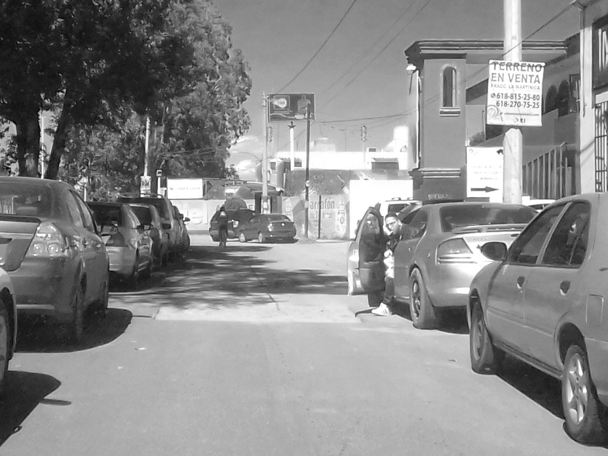 ErikaFl74's tweet photo. @spublicos_dgo @OPDurango @urbano_dgo @INMUVI_Durango @AMD_Durango @DurangoCap Apoyo para reparar megabache en el exterior del centro de actualización del magisterio por blvd domingo arriera frente a calle center, por favor. Diario se circula por ahi https://t.co/mZjG1G8p3p
