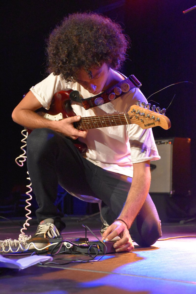 labascula038's tweet photo. Ara tancant #DC amb talent de ciutat! @mad_cartridge + @GarageSuits + #violetmistake. #talent #bcn #joves #alamarina #divendresconcert https://t.co/7bWUTz1cci