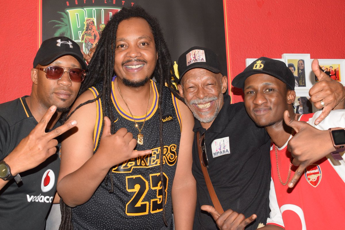 dondadamusic's tweet photo. BRILLIANT #HipHop4Life #DADAFriday @CuTTStud  @1912onlineradio @djddouble @blondiemakhene @siphomasigo @temporippuh @seed_under @emergencee THANK YOU https://t.co/xF3unSjf7k