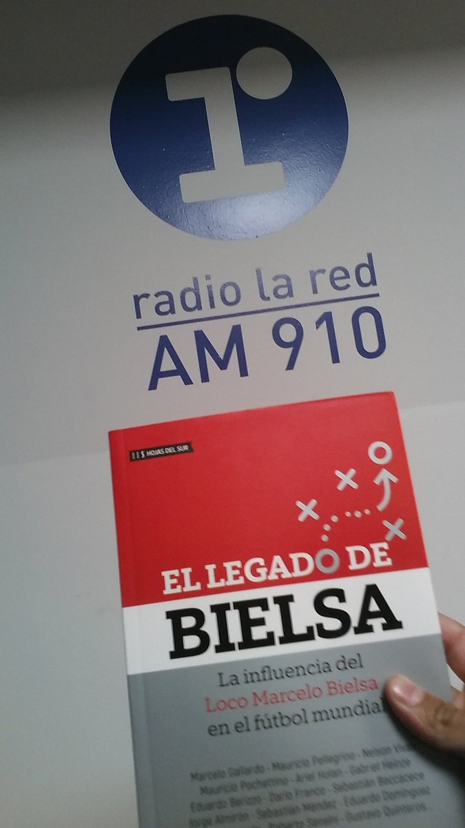 DamianGiovino's tweet image. En instantes estaré con @TotiPasman hablando en su programa de @radiolared hablando de mi libro "El Legado de Bielsa".