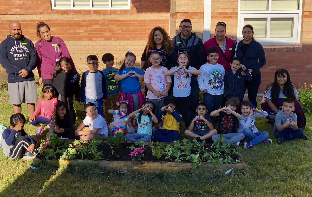 sandychilton's tweet image. Gardening w/ my kiddos &amp;amp; families. Looking forward to all the learning that will be happening in our Nature Classroom ❤️❤️#stemstartsearly #outdoorlearning @Uphaus_ECC @AISDECRocks