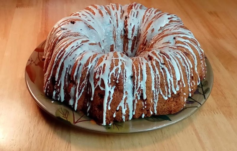 debbiesuesviews's tweet photo. I'm falling into October with Smiley360 and sharing my best fall photo! I love fall baking! Yummy! #FallWithSmiley #ad https://t.co/ZII0AfiFBe