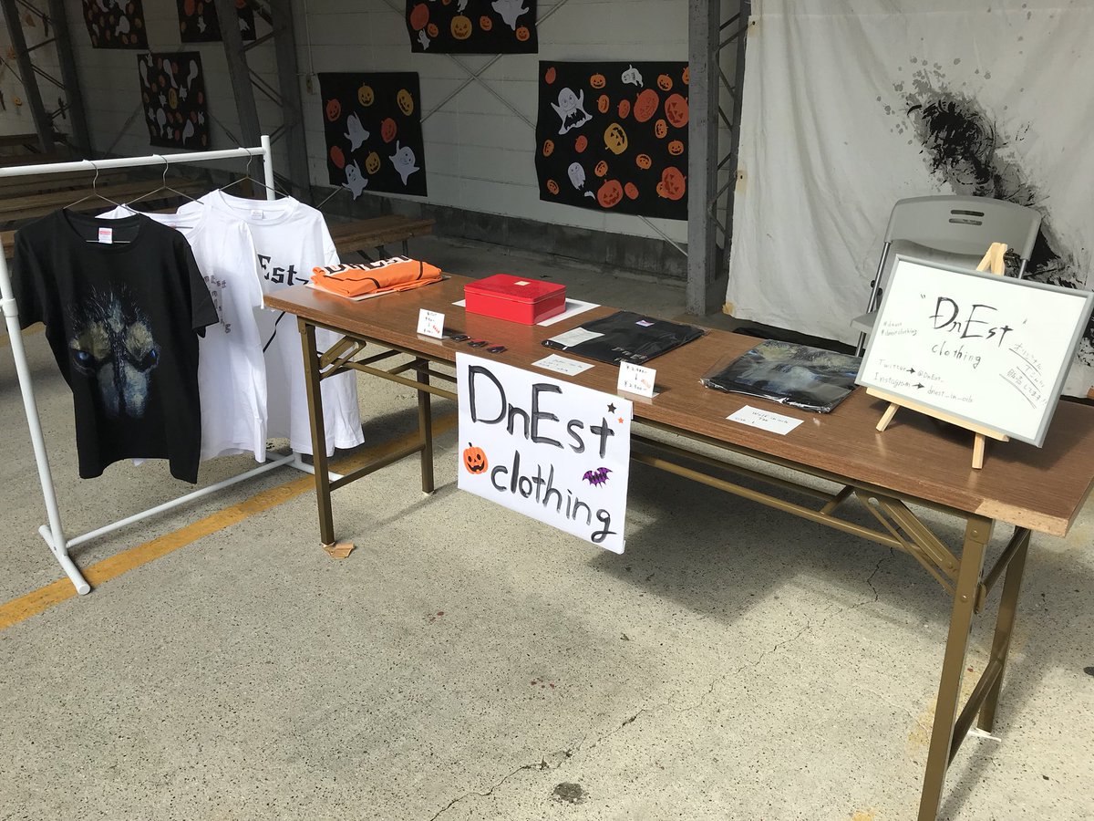 DnEst_'s tweet photo. ハロウィンイベント始まってます！！

Tシャツ2980円→2500円
缶バッジ150円→100円

特別価格で販売中！！

access
地下鉄北大路駅から徒歩20分
市バス 大徳寺前から徒歩10分
新大宮商店街 唯明寺
#dnest
#dnestclothing https://t.co/225P2slOkX