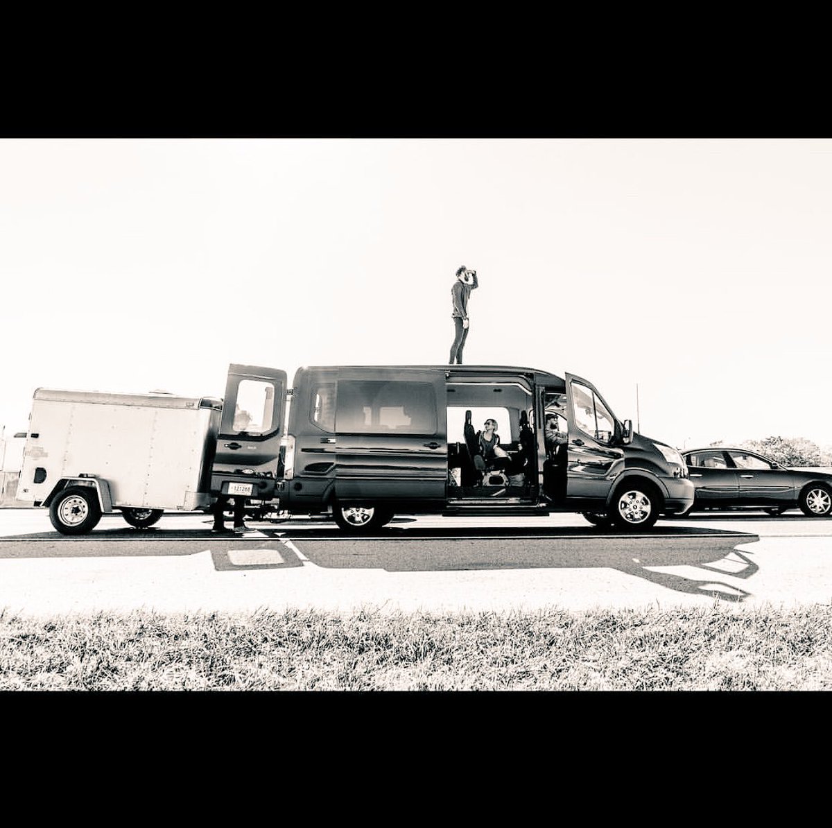 LeClaireOG's tweet image. This band is so perfect! 
@emmykinney @thePaulMcDonald 
#EmilyKinney #PaulMcDonald.