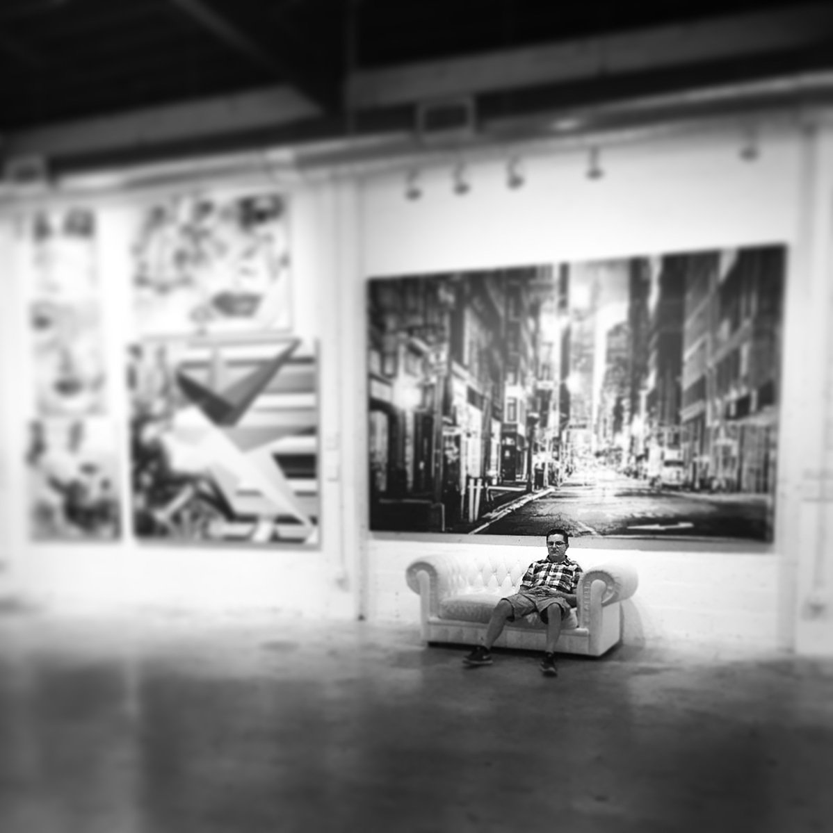TheVisCommGuy's tweet photo. Last photo from #ABCMIAMI. Coworker caught me plopped at the Wynwood Gallery after our presentation. 😃 https://t.co/Ozr9C9cMH6