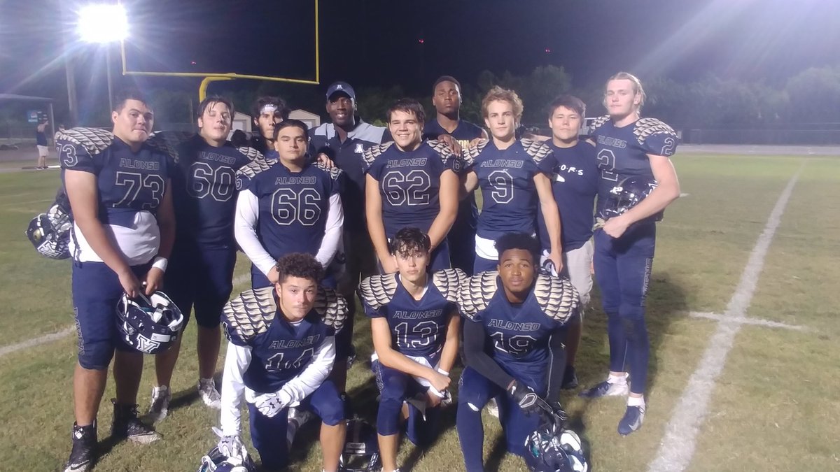 Coach_Will_i_am's tweet image. Not the results we wanted tonight but I want to celebrate the journey these guys had this year and 3 years prior.  Nothing but love for my Offensive 2018 Alonso FB seniors. #Partofthesolution #letsget5 #makingmen @AthleticsRaven @AlonsoRavensFB @HeadCoachP