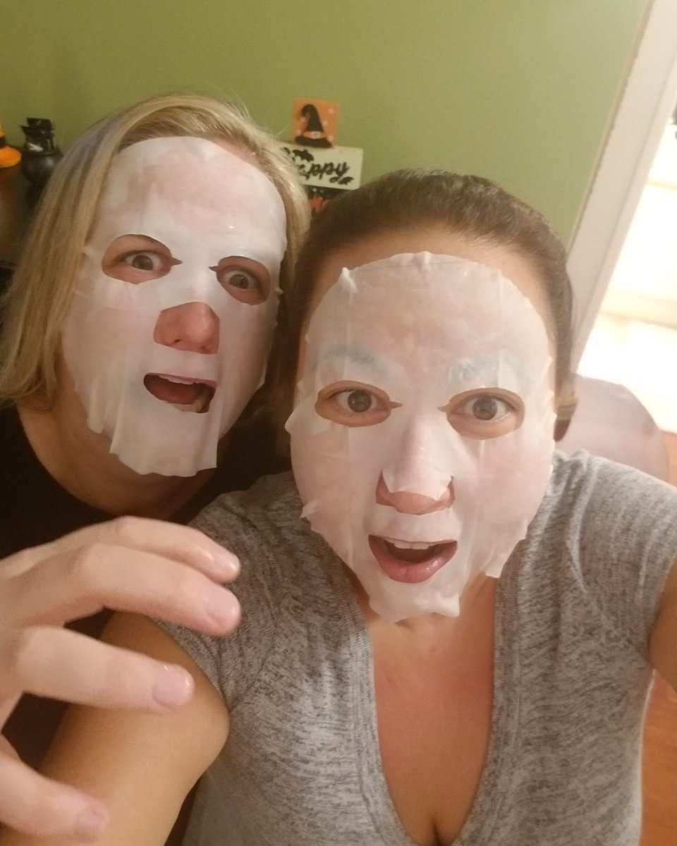 susankalexander's tweet image. @GiseleNoel is going as Man Hands.  #facemask #facialsheets #absolutenewyork #beautyonabudget #halloween #michaelmyers #halloweenmask #denial