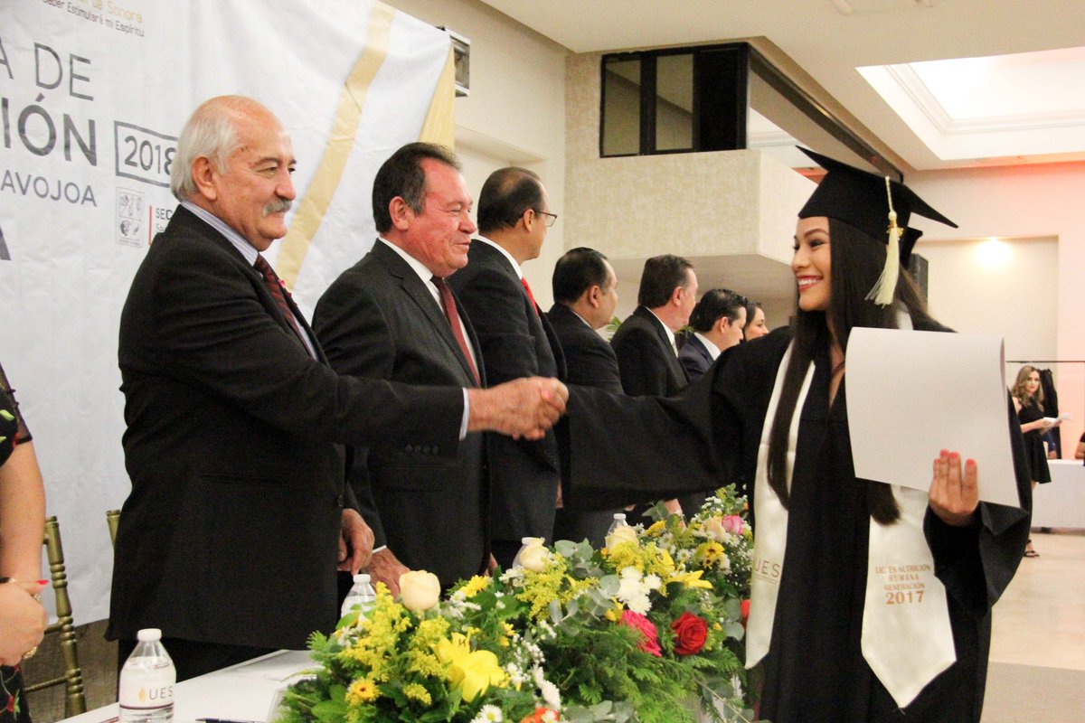 UES_MX's tweet photo. Con la preparación para cumplir sus sueños profesionales e impulsar el desarrollo de sus familias y comunidades, 296 egresados de la Universidad Estatal de Sonora (@UES_MX), campus Navojoa y Benito Juárez, recibieron sus títulos y cédulas profesionales del Rector Horacio Huerta. https://t.co/dX93Lk4QBU