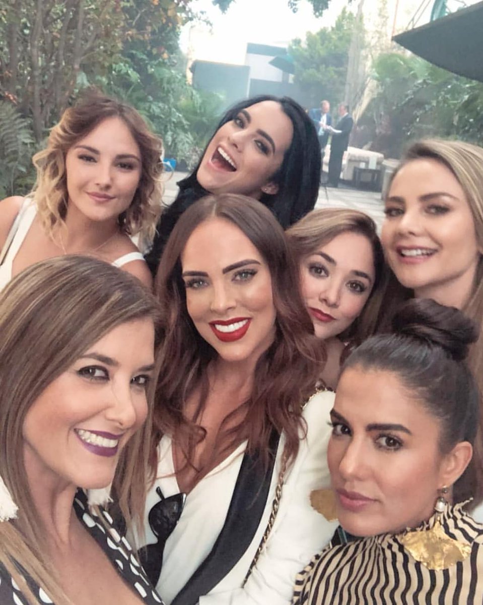 XiomaraF12's tweet image. #CuandoConectoCon 
Tanta belleza junta 😍❤
#ScarletGruber 
Muñeca Hermosa 
#Televisa 
#LasEstrellas 
@Canal_Estrellas