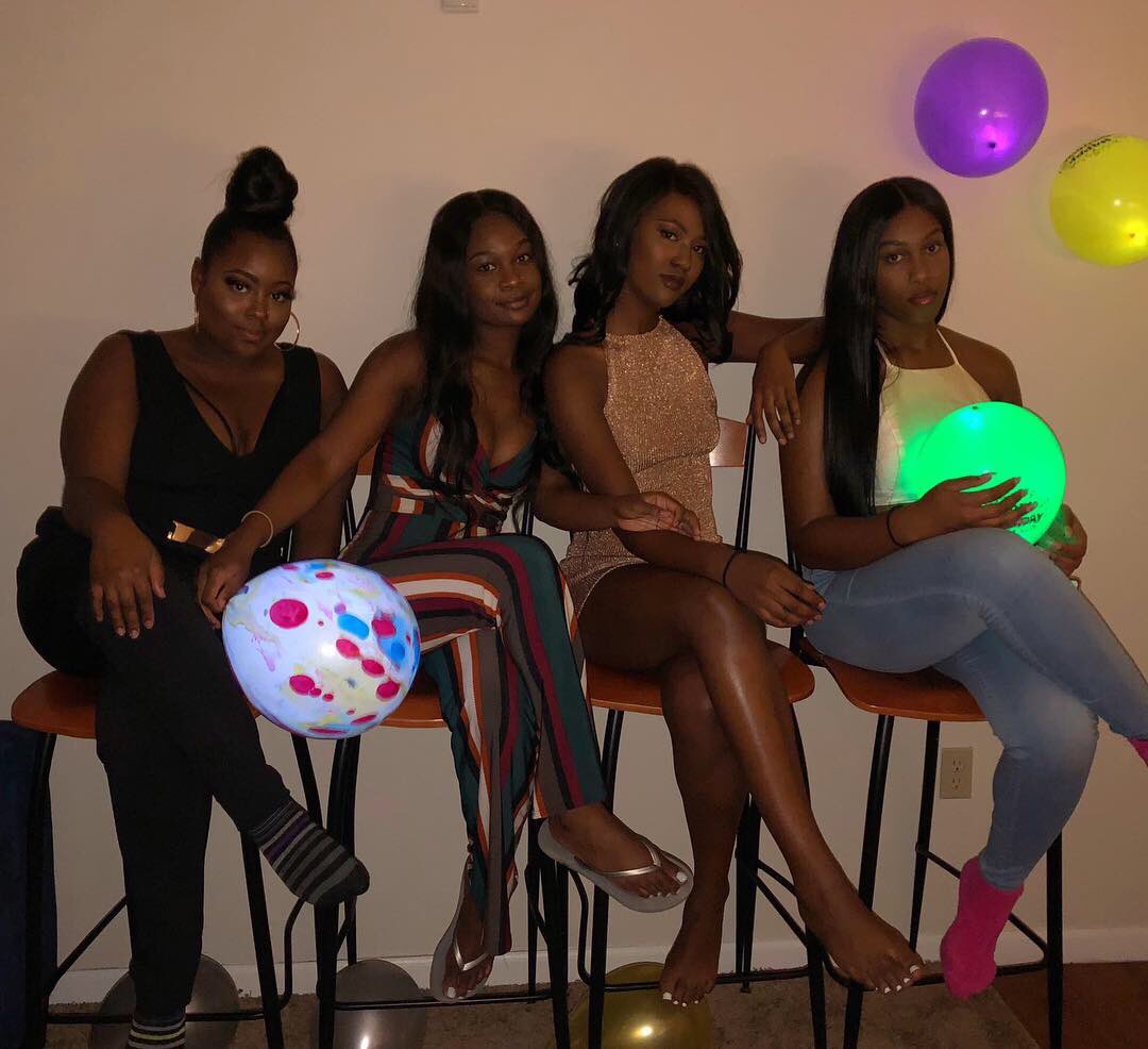 KingNicole_'s tweet image. #teamdarkskin we don’t like them redbones 🍫