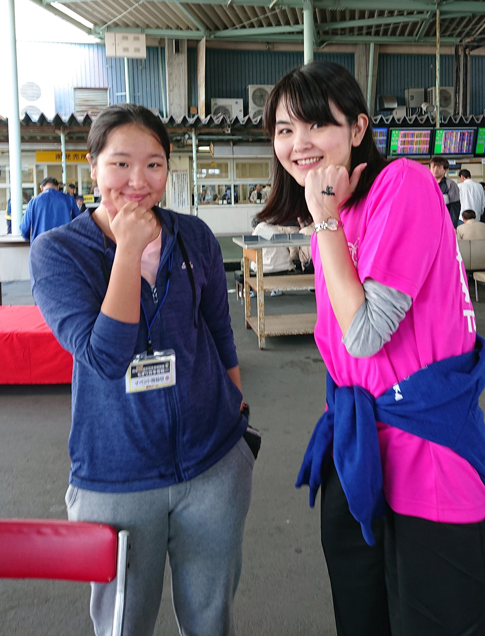 番人 愛知県名古屋市在住 鈴木桜花さんと あれっ 當銘ちゃんと思ったら妹さんだった 豊橋競輪場 T Co Bqwjjrojpu Twitter