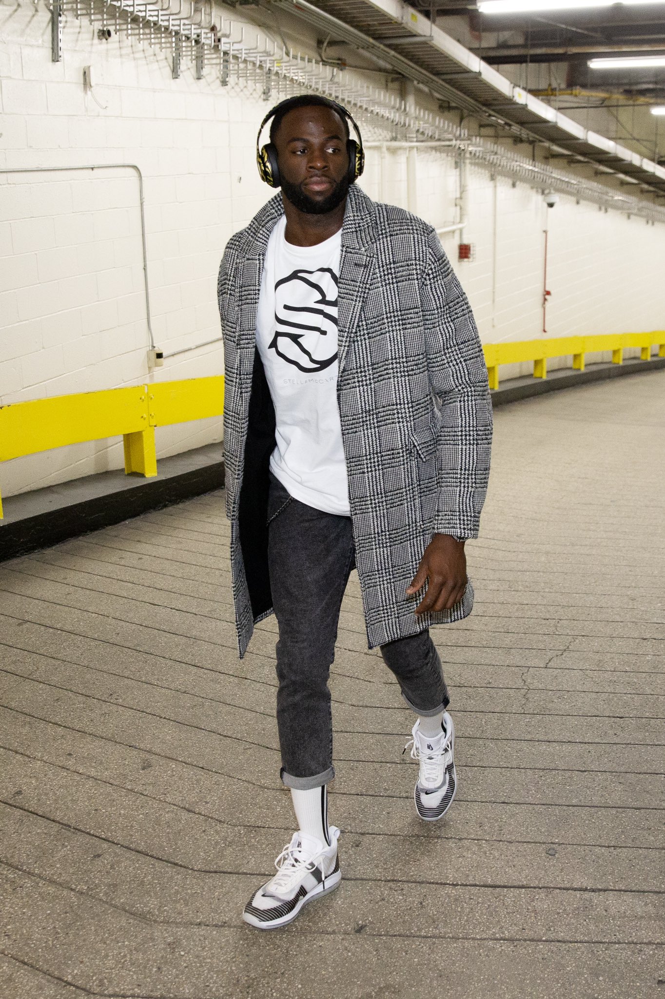 lebron wearing nike react element