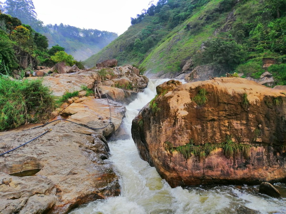 ShilpaVS5's tweet photo. Munnar is beatiful than ever
#keralatourism #munnar #beatifulmunnar #TheLeafMunnar #Myleafexperiance #weareatleaf #exploremyleaf #exploremunnar https://t.co/eGNe2OQRf8