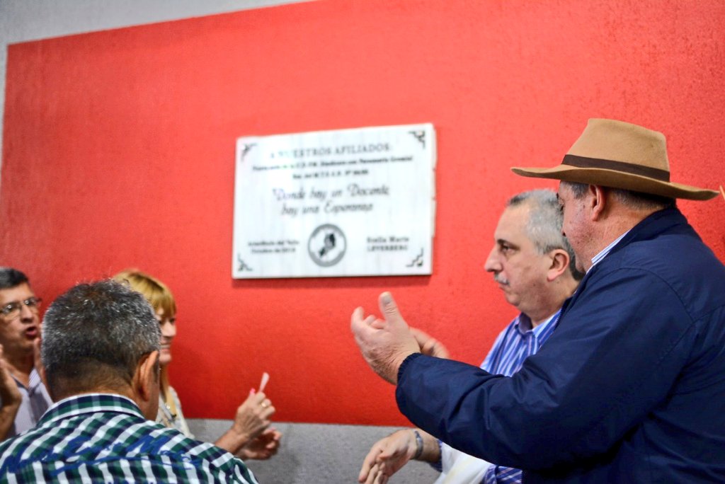 mariluleverberg's tweet photo. Juntos como siempre, dejamos inaugurado este nuevo servicio para afiliados al sindicato! #cortedecinta #placa
Más de cuatrocientos colegas estuvieron en el evento! El Intendente Eldor Hut y su equipo municipal, también presentes! @ADOMIS_Misiones https://t.co/BN0quSeH01