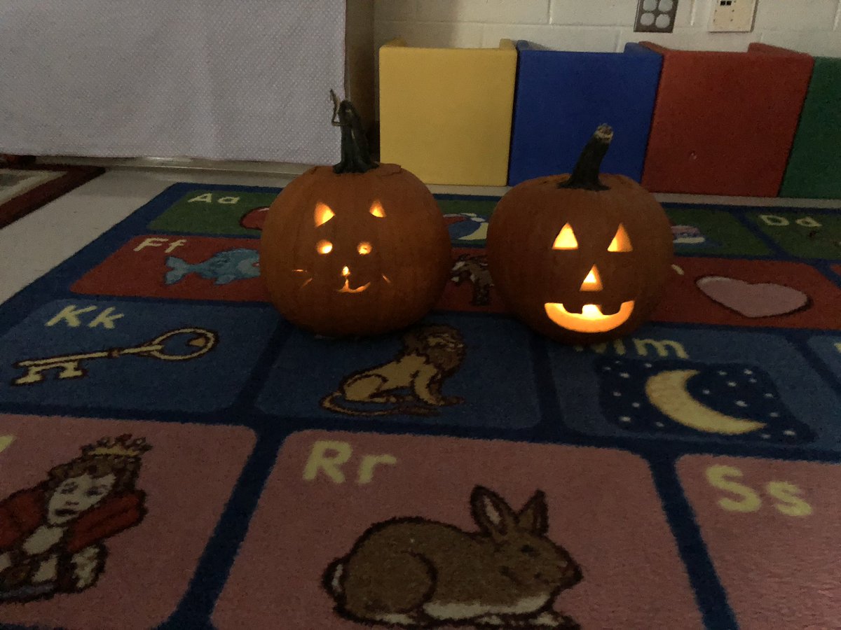 SEdwardsGOL's tweet photo. Crazy, amazing day in Rm. 39. #FirefighterVisit #BookCharacterDay #YesMsSarahIsAShark #DoItForTheKids #PumpkinCarving #Visuals #HowDoYouCarveAPumpkin #MessyFun #SensoryExperiences #ILoveMyJob #ECSERocks #HornetPride https://t.co/eHiuRetC3R
