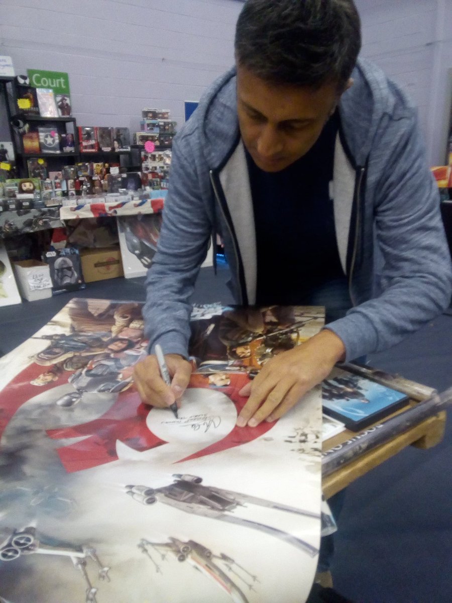gerald71's tweet image. My rogue one poster getting its first 2 Autographs on it 😎