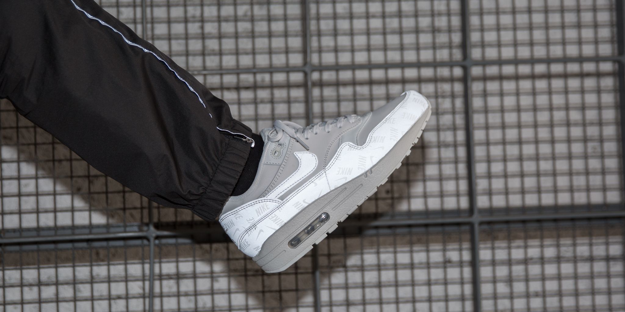 nike air max 1 lx pure platinum