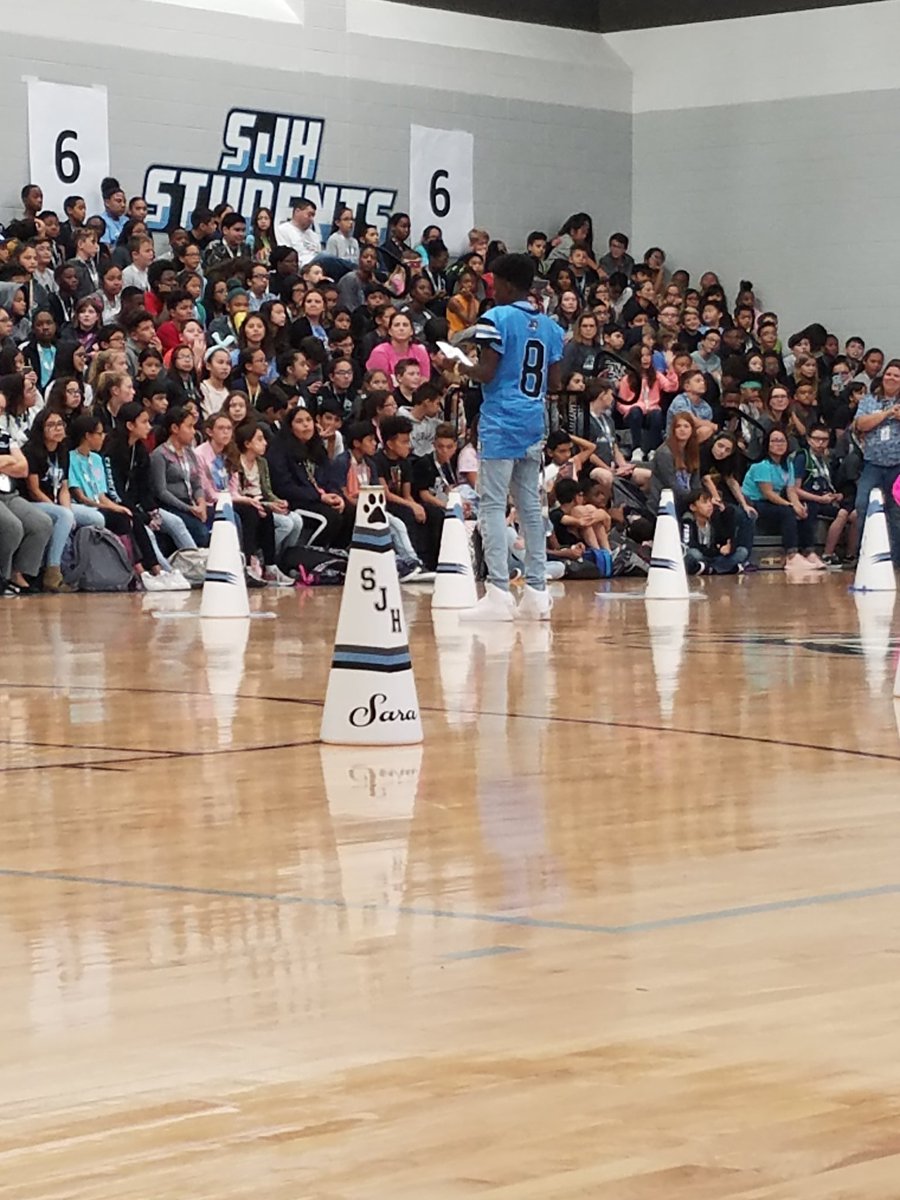 That's our SJH Student Council President!
#FantheFlame #sjhcats