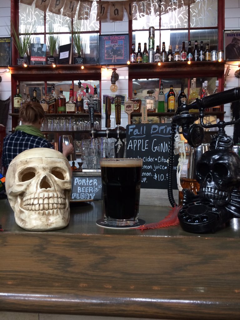 kibbitznest's tweet photo. The reception is here for @TwoBrothersBeer ‘s #NorthwindImperialStout!

Come by and grab a beer with our undead regulars!

#ChicagoBars #SpookyBeers #Stout #ImperialStout #ChicagoBookstores #Halloween #SpookyBars https://t.co/SZkggUEjiM
