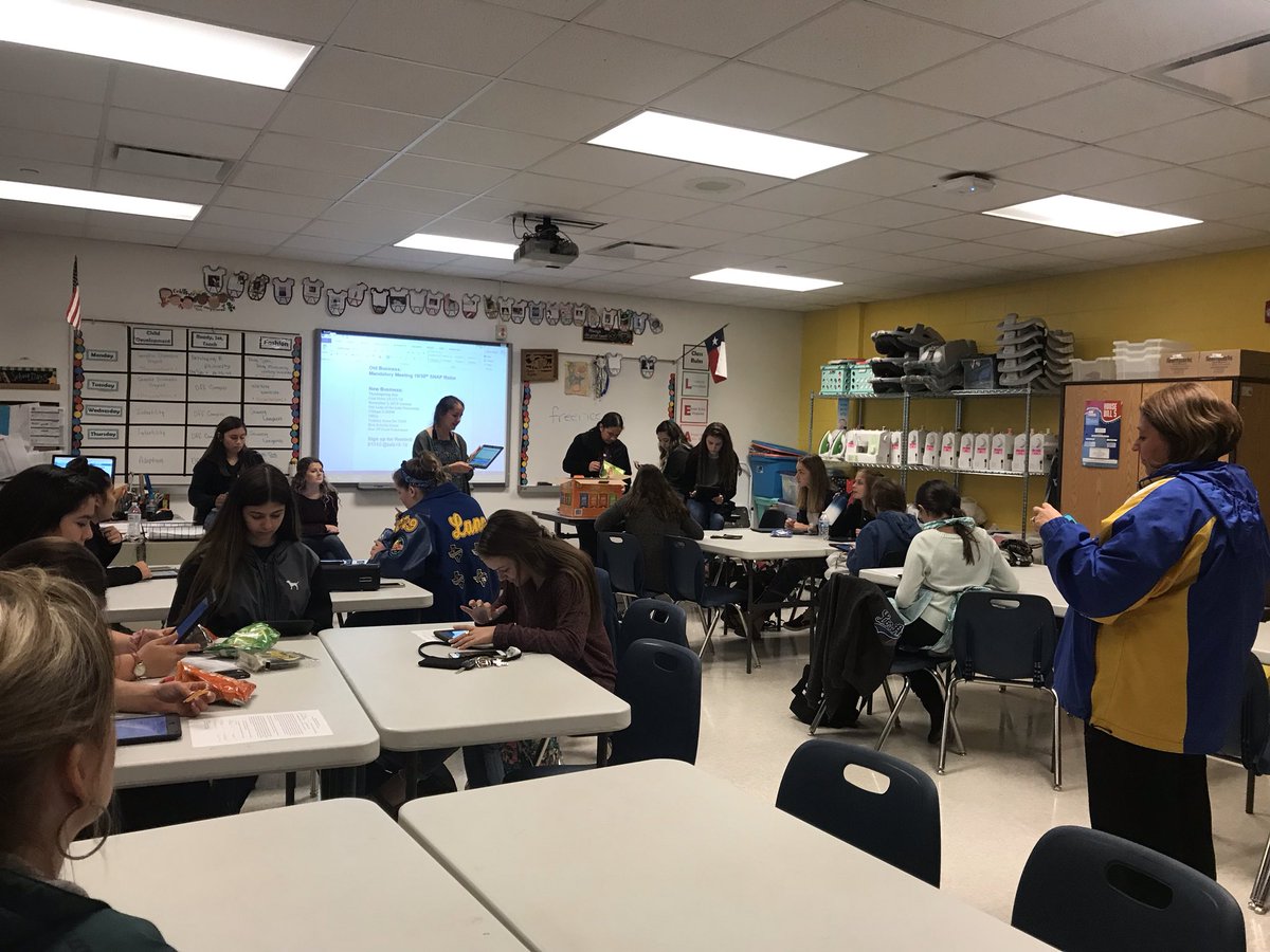 This week we came together and had the chance to help to help World Food Proamme ! It’s all about giving back 💚💚 <a href="/SamuelClemensHS/">samuelclemenshs</a>