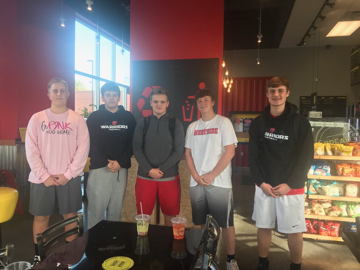 whsfroshfb's tweet photo. Nothing like a good meal for a job well done. Thanks again to @psubomaha for rewarding our Freshmen Boars for protecting the QB during the season. #SQUA #Got1 https://t.co/X4OQkczsxh