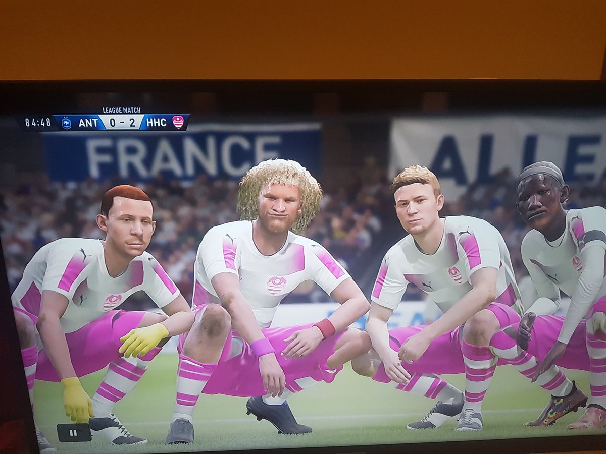 ArmySteff's tweet photo. The boys in white and pink pose after a beauttyyy of a goal #BrandNewSteffsArmy #OnTheWayToDiv1 #ValeJuniorsAreCompleteShite https://t.co/2YiRea6L1W