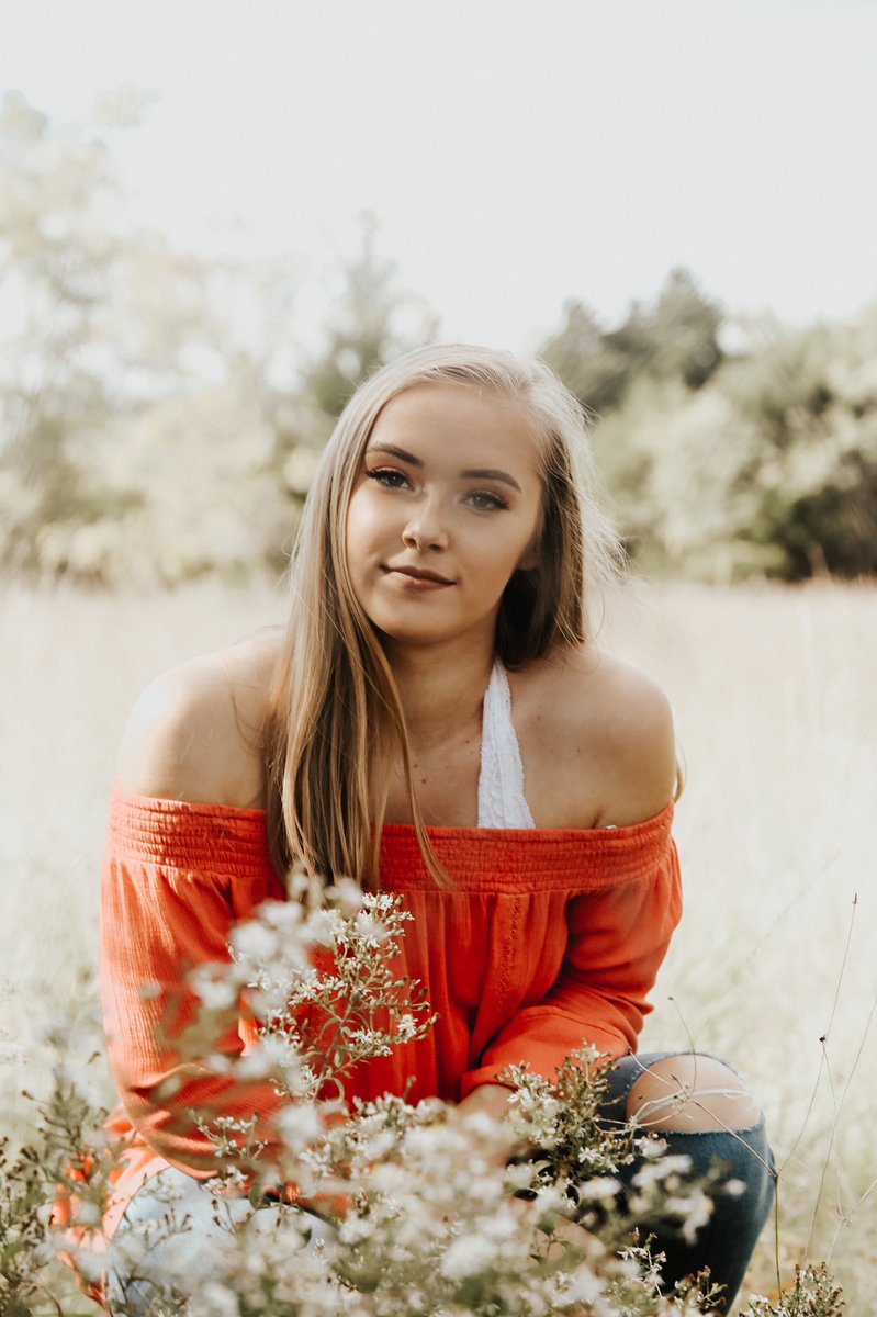 megan_13__'s tweet photo. Senior friday??? https://t.co/gUXkaUHQtP