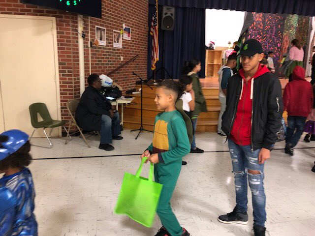 GriffithElemWS's tweet photo. Fall Festival fun! Thanks to all who are supporting our school &amp; community! https://t.co/nKNftREay1