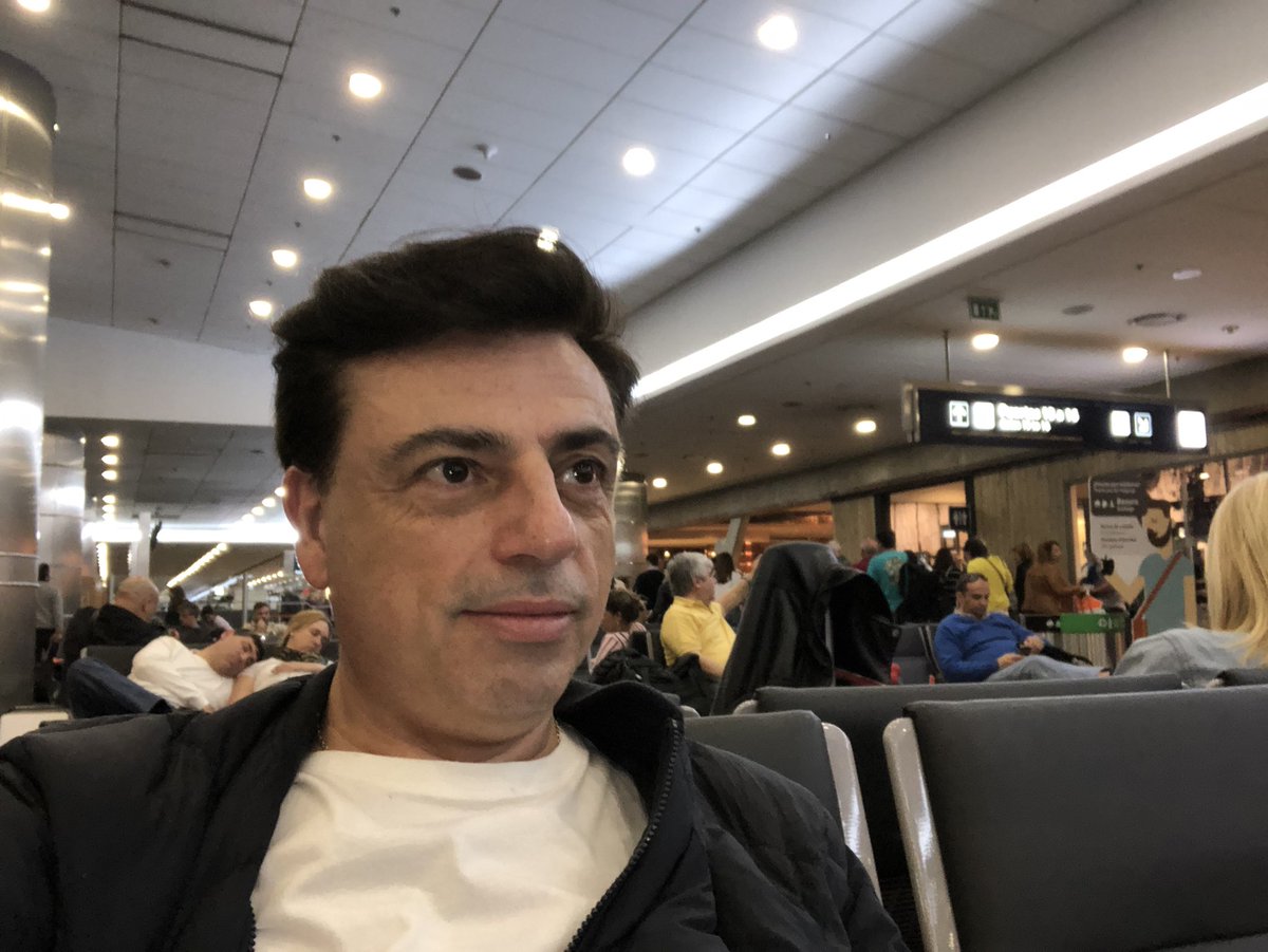 marceloduran26's tweet photo. En aeroparque a punto de volar por @Aerolineas_AR a la Ciudad de Corrientes @fidalgoctes  @laufidalgofan #corrientes https://t.co/FLwftUA5Jk