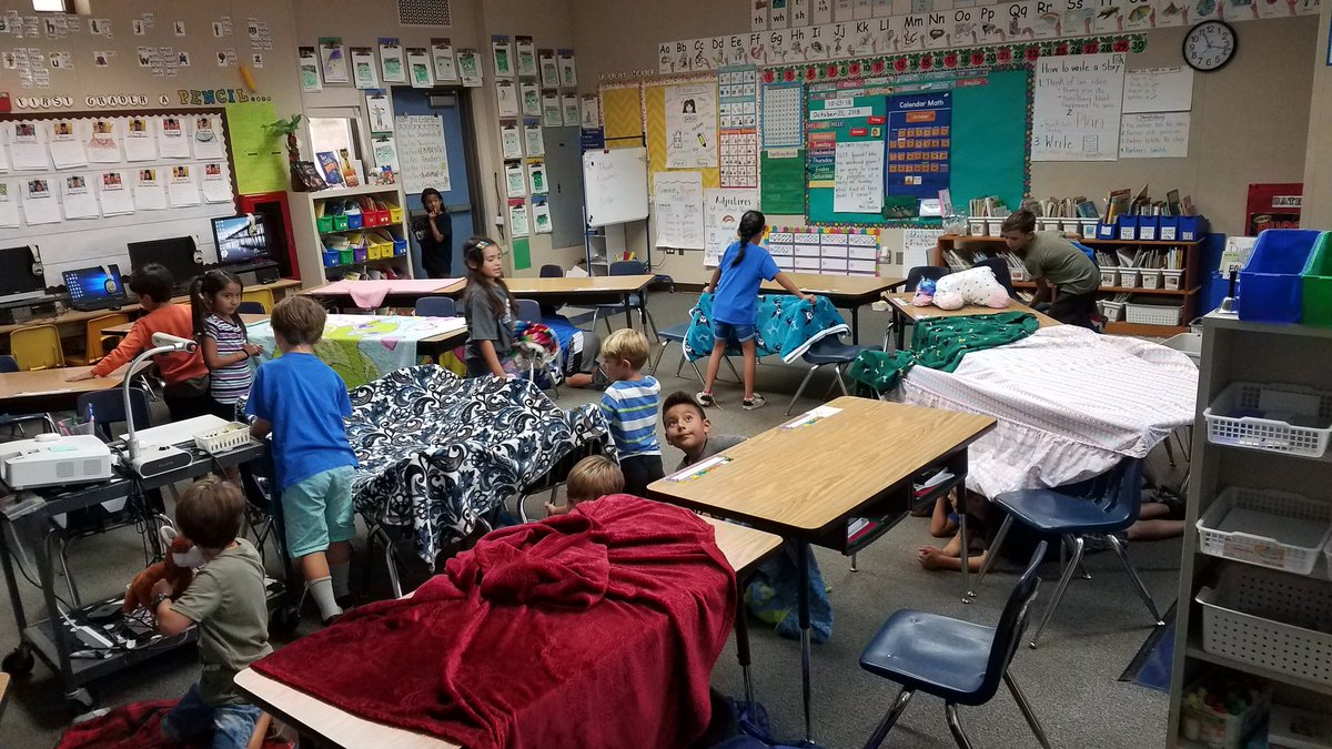 MrsBoulan's tweet photo. They voted for a fort and movie for their class reward. Their teamwork was truly amazing. @southoseahawks @DaveMorrow65  #morningmeeting https://t.co/mf0gXRbAkh