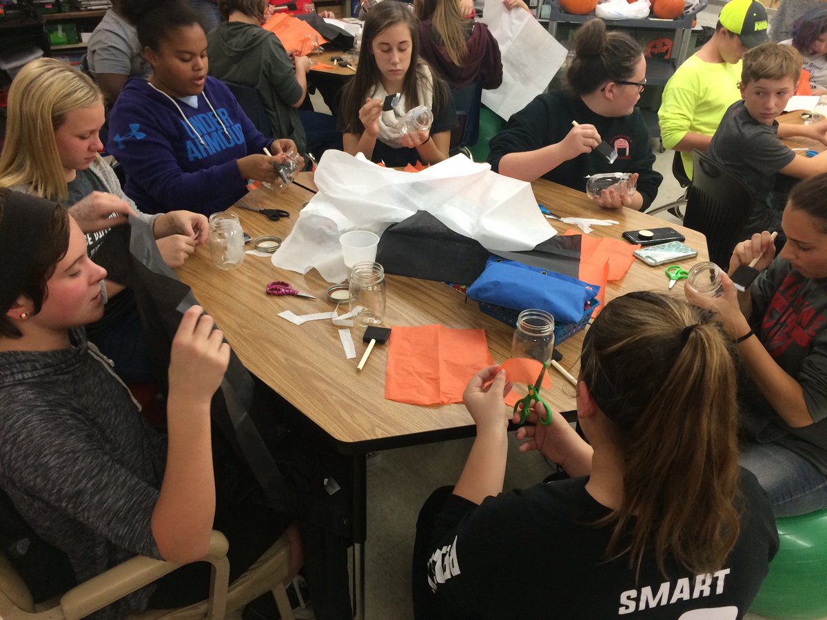 BleyleTeach's tweet photo. @MomenceBuddies having fun making Halloween crafts together ! #inclusion #crafts #mytwofavoritethings  #WeAreMomence https://t.co/bsfe3MUdFZ