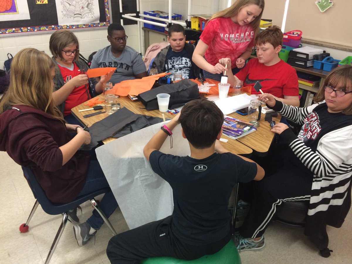 BleyleTeach's tweet photo. @MomenceBuddies having fun making Halloween crafts together ! #inclusion #crafts #mytwofavoritethings  #WeAreMomence https://t.co/bsfe3MUdFZ