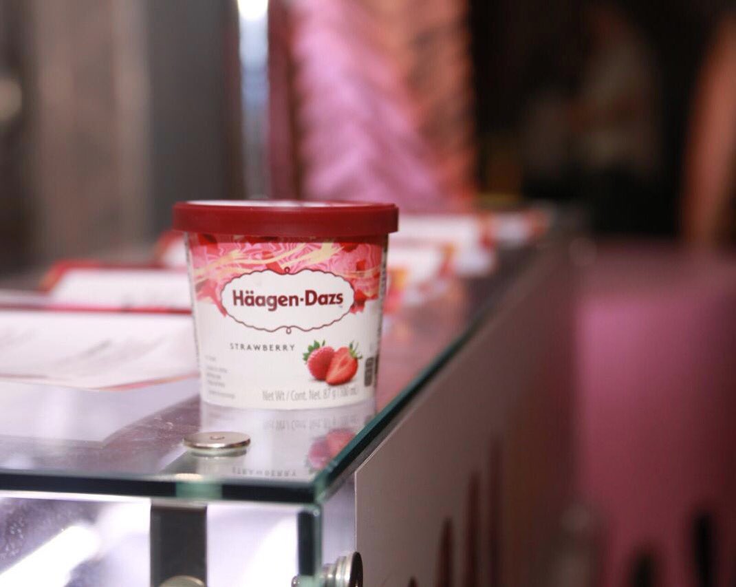 SPFW's tweet photo. O stand da @HaagenDazs_Br aqui na #SPFWN46 garante que os visitantes se refresquem durante toda a programação na semana de moda!
#SPFW #transposição #haagendazsnopalito #everydaymadeextraordinary https://t.co/BbryorIq88