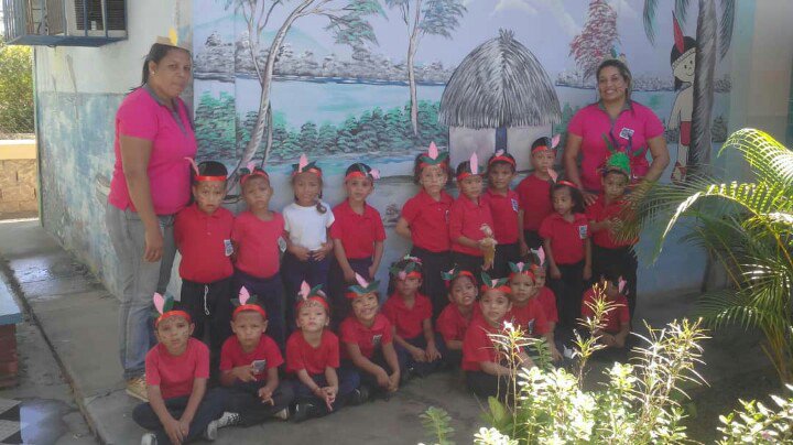 redsucre14's tweet photo. Los mas chiquitos del circuito 15 Cantarrana #Sucre trabajando en su conucp escolar @karsanc @prensazees @BerlianaMarquez  @RosangelaOrozco @MPPEDUCACION @LiceoCantarrana @educinicialzees https://t.co/IV529e1dTe