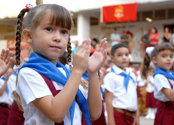 ArandaSanny's tweet photo. Exigimos fin del injusto #bloqueo contra #Cuba 
#YoVotoVsBloqueo 
@brigadacubanae de Guayaquil
@embacuba_ecuad 
@CubacooperaCu 
@CubaMINREX https://t.co/vVg61tdNeu