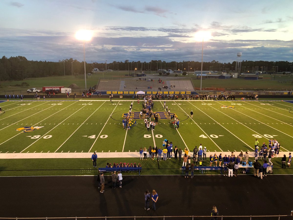 BradWLOX's tweet photo. Senior Night at St. Martin. Part of the pageantry you’ll see tonight when the Yellow Jackets play Pascagoula on https://t.co/1vXfFkiC4y and the @WLOX Bounce channel. Kickoff is at 7:00 #wloxfnfs https://t.co/H3XVMwftlA