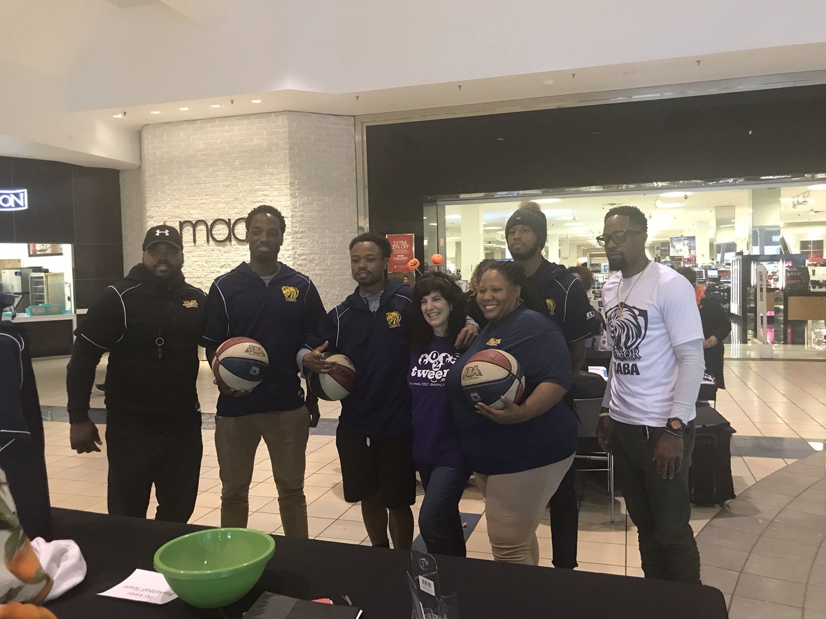 pgvalorbball's tweet photo. TEAM VALOR🔥🔥
.
.
#pgvalor #pgvalorbball #pgvalorbasketball #americanbasketballassociation #valornation #malloween #season3 #gameready #community (AT) https://t.co/pUPgefpGPB