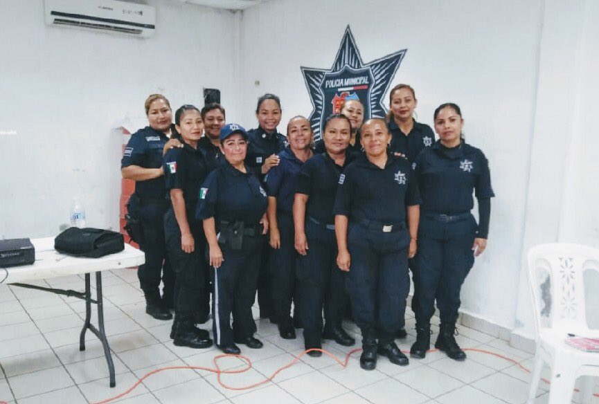 SSPCTabasco's tweet photo. Participa Directora de la #PolicíaDeGénero de #SSPTab Ana Julia Valencia, en el Foro de Mujeres para la Prevención de la Violencia FORTASEG 2018, efectuado en el municipio de #Centla https://t.co/voMHy8PZbC
