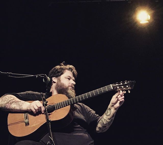 jellycat72's tweet photo. Go to a @rmhubbert gig and you might be lucky enough to hear his tales of pissing on Chas from Chas n Dave. Hubby was on top form tonight. #rmhubbert #hubby #edinburgh #gig #music #sadnessandasemi https://t.co/z13RkqMchq https://t.co/o4zt4y0qa6