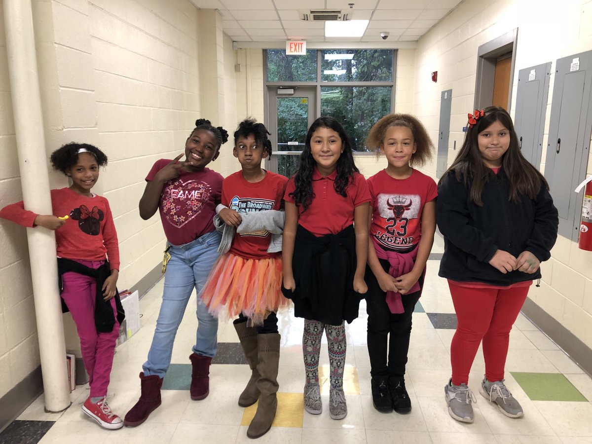 AntiochMSBears's tweet photo. Today was Red Out Day for #redribbonweek2018! Monday is “Be on a Drug Free Team” students can wear their favorite sports team jersey or shirt! ❤️#lifeisyourjourneytraveldrugfree #amsbearstraveldrugfree @amscounselors @commachieves @MNPScounselors @MNPSSoutheast https://t.co/kn53KlMODp