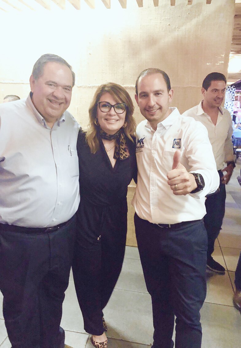 alejandralopesn's tweet photo. Un gusto enorme saludar a mi próximo Presidente Nacional @MarkoCortes y Secretario General @LariosHector andan aquí en Sonora! Todos estamos #Unidos apoyándolos al 💯 
#VamosAGanar https://t.co/6xBUYmZr4X