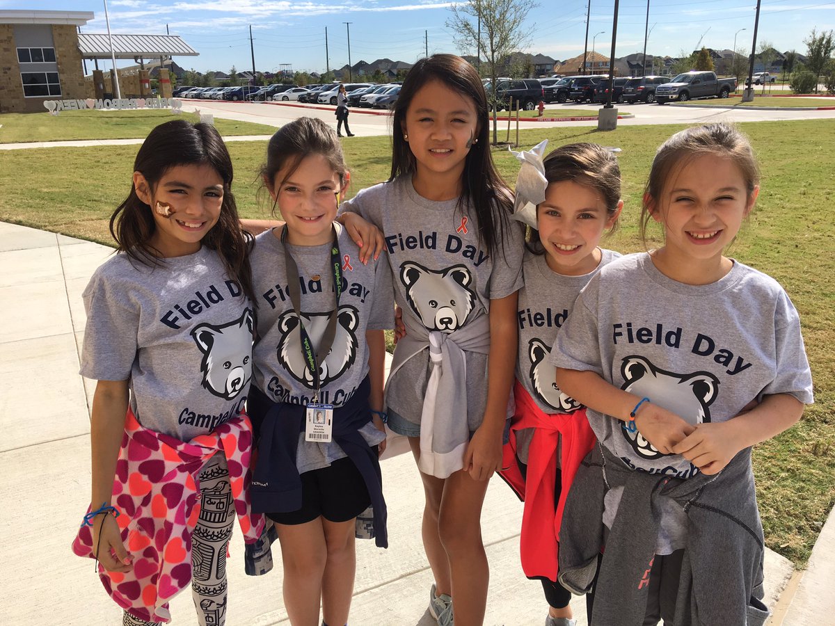 AmandaCox7's tweet photo. Friends enjoying field day! #ACEfieldDAY18 https://t.co/YeQv0pczsg