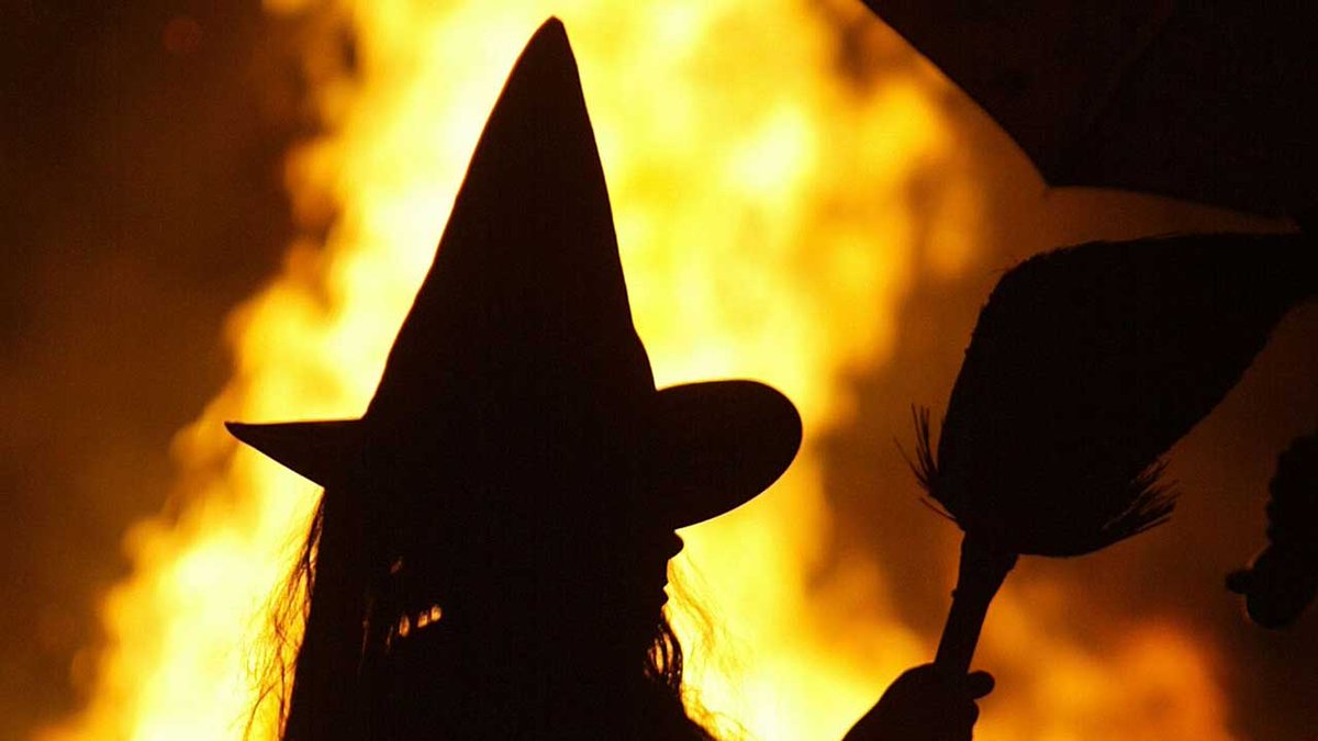 'Witch' purports to burn clients cash to keep evil spirits at bay, police say bit.ly/2JmOlYA?utm_so… https://t.co/n9mgZeRH62