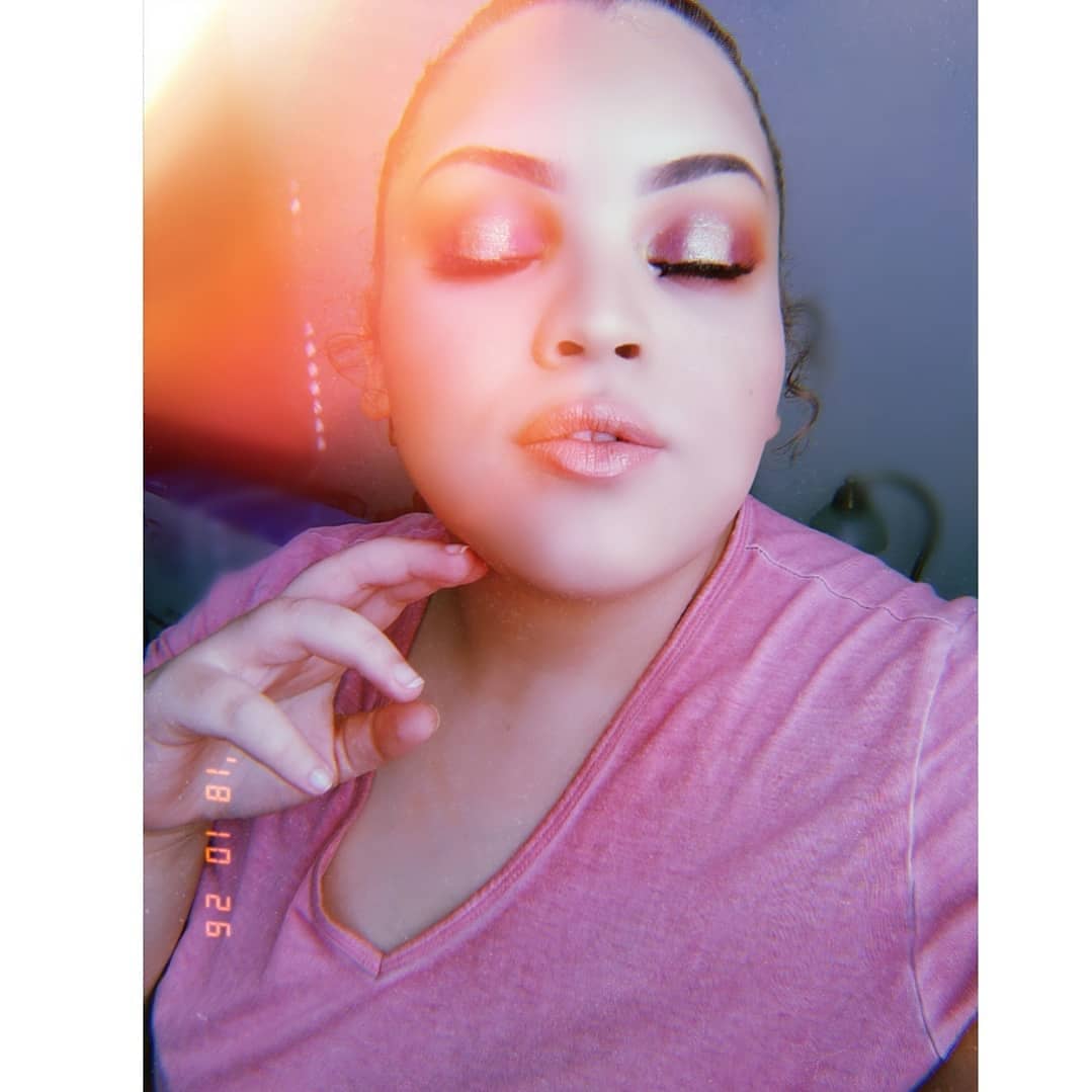 TheKrissBeauty's tweet photo. Dark Sunset Spotlight Halo πβ¨
Using @hudabeauty Desert Dusk Palette, @bhcosmetics Weekend Festival Palette & @MorpheBrushes 350M Palette π
Deets on IG: @thekrissbeauty
#FridayGlam https://t.co/kvunCeBdEs